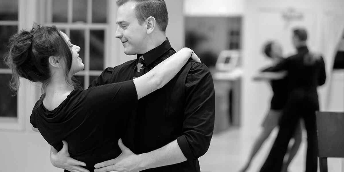https://englisshe.com/wp-content/uploads/2019/04/inner_dance_04.jpg