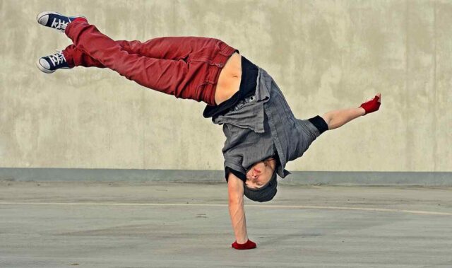https://englisshe.com/wp-content/uploads/2019/04/inner_image_dance_01-640x379.jpg