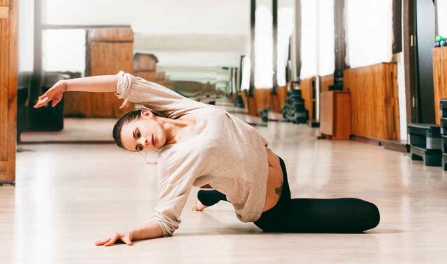 https://englisshe.com/wp-content/uploads/2019/04/inner_image_dance_03-640x379.jpg