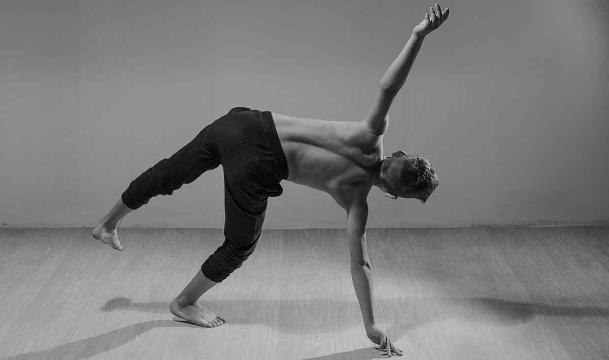 https://englisshe.com/wp-content/uploads/2019/04/inner_image_dance_07.jpg